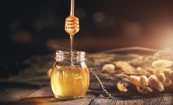 How Manuka Honey Benefits Your Health